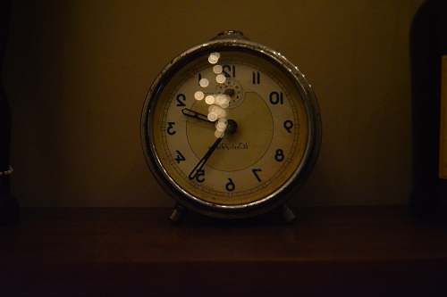 san rafael analog clock displaying at 2:24 argentina